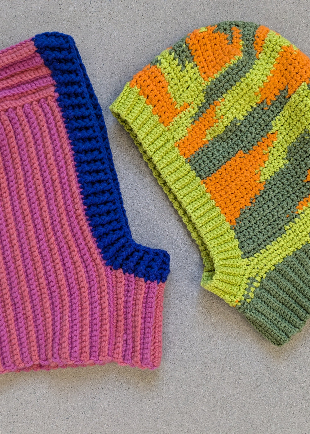 2 cagoules en laine et en coton réalisée au crochet pour l'atelier de crochet niveau 2 à Montréal