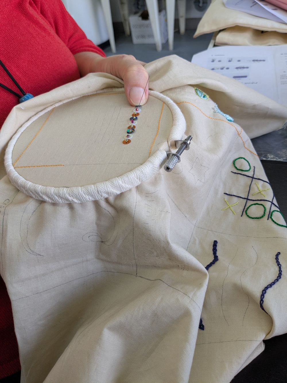 BRODERIE, PERLES ET PAILLETTES : cours complet