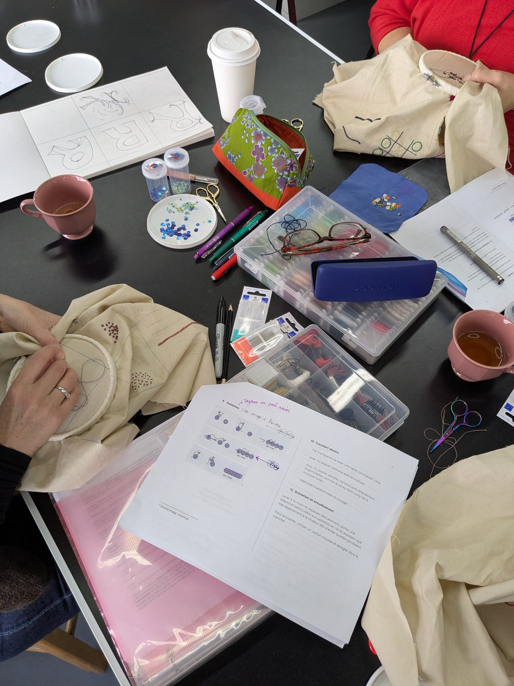 BRODERIE, PERLES ET PAILLETTES : cours complet