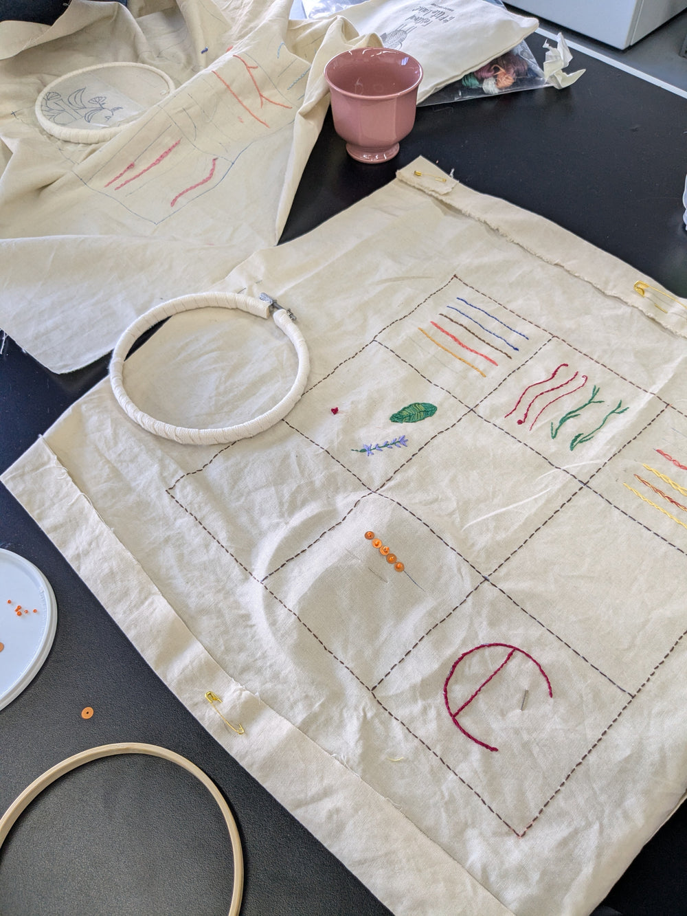BRODERIE, PERLES ET PAILLETTES : cours complet